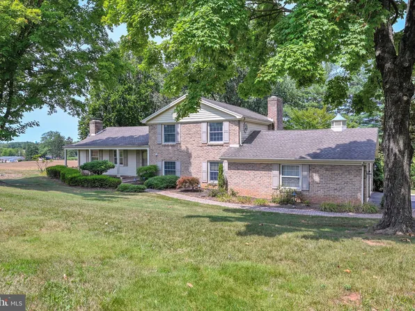 200 S 8th St, Mount Wolf, PA 17347