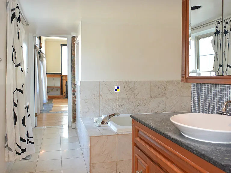 319 E Cross St — Photo 26