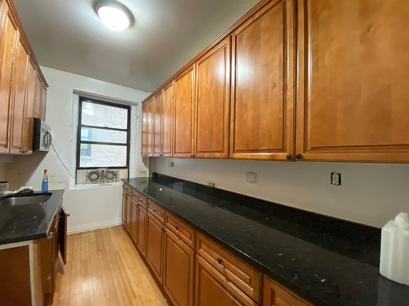 3rd image of 583 W 215th St APT A7