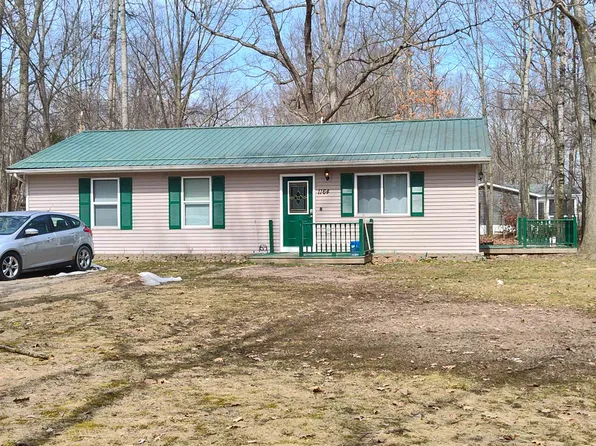 1164 Queensway Dr, Weidman, MI 48893