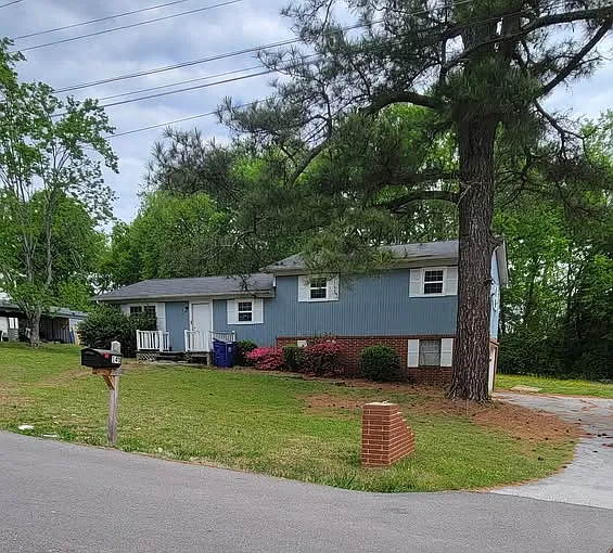 140 Hudson Dr NW