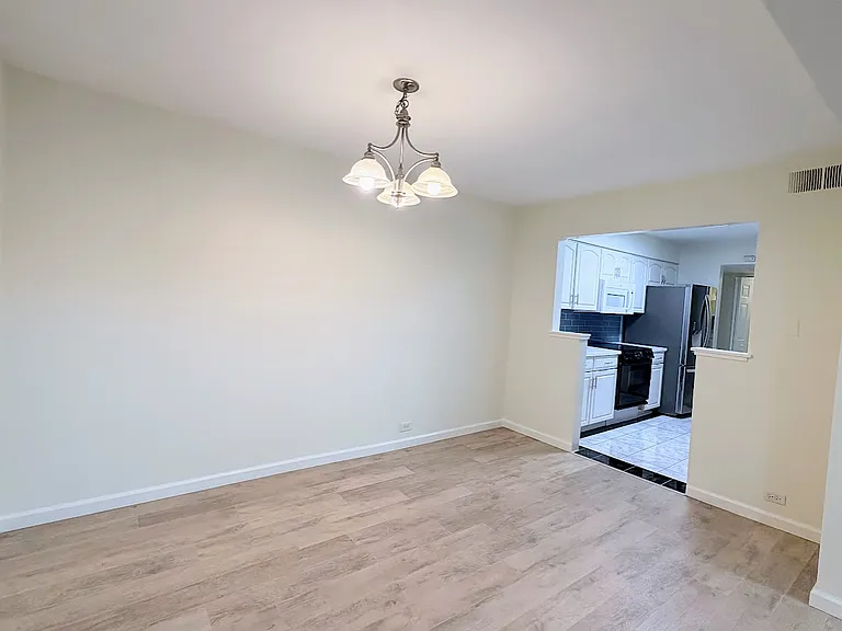 7101 Admiralty Ln — Photo 10