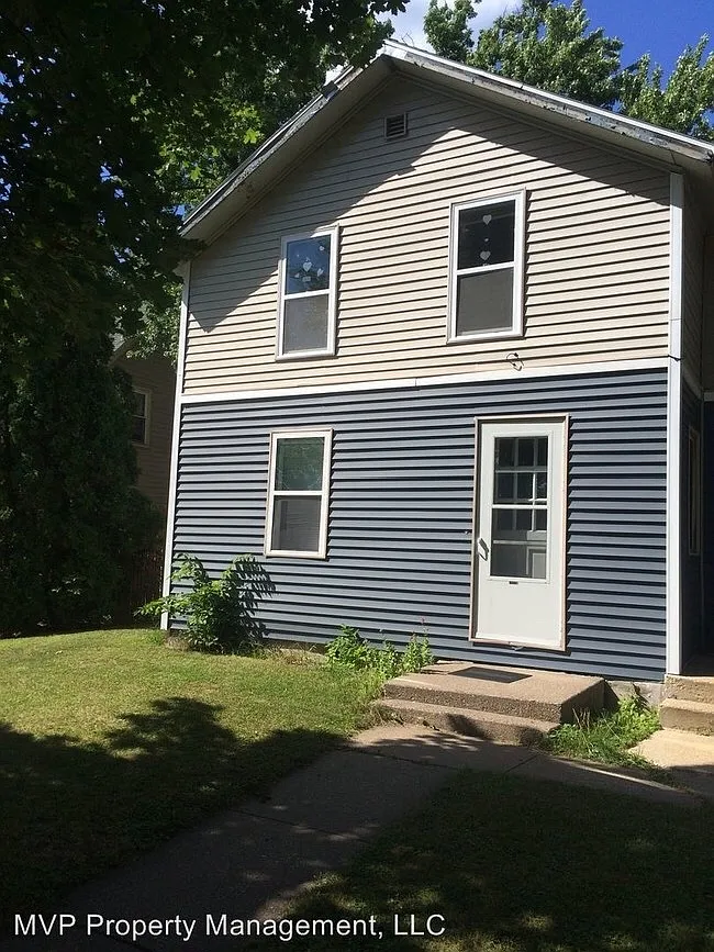124 Cottage St Duplex — Photo 1