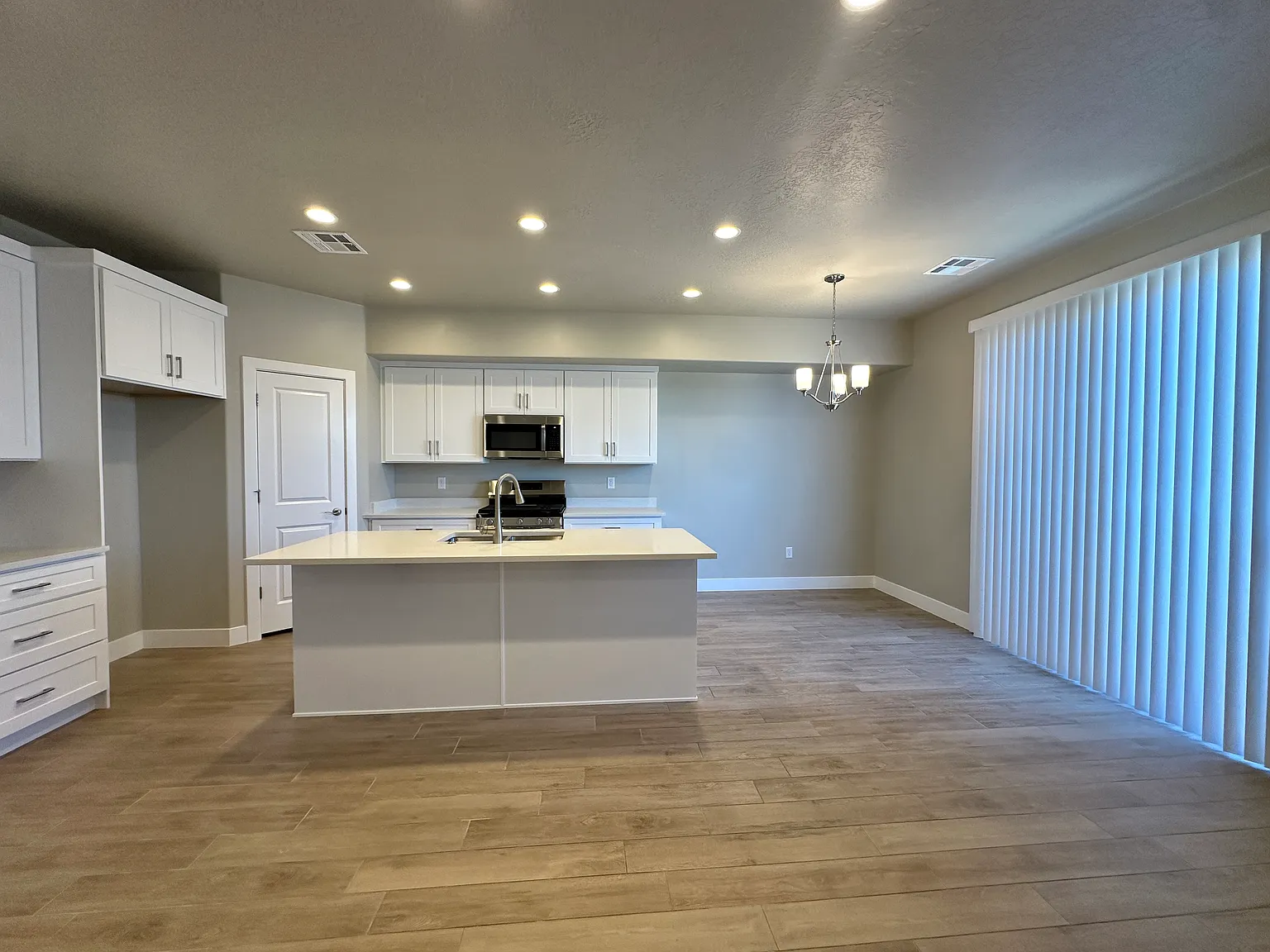 Brand New Townhome - Modern Finishes - Prime Southern Utah Location — Photo 1