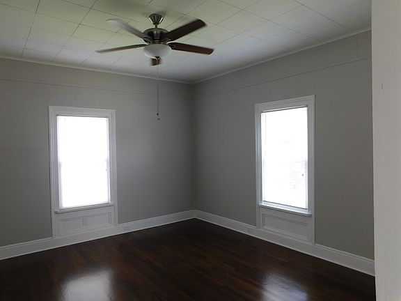 4th image of 415 E Oak Hill Ave