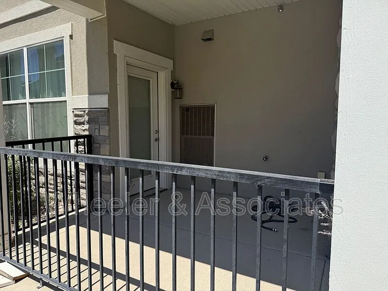 47 W Silver Springs Dr — Photo 16