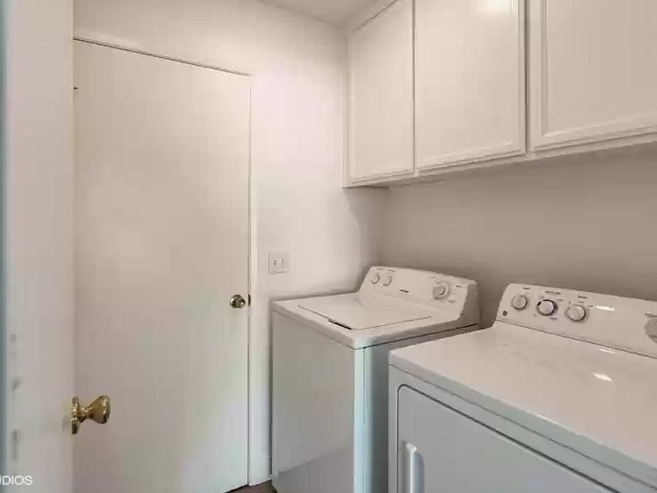 1st image of 237 E Oakwood Blvd
