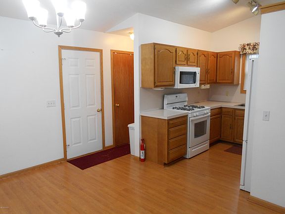 4th image of 1521 Spencer Ave