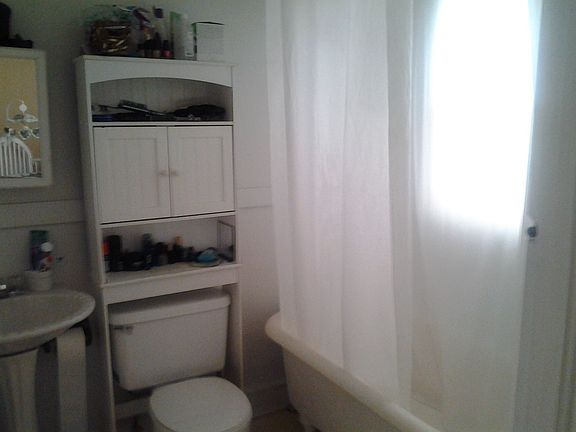 Bathroom (Main House)