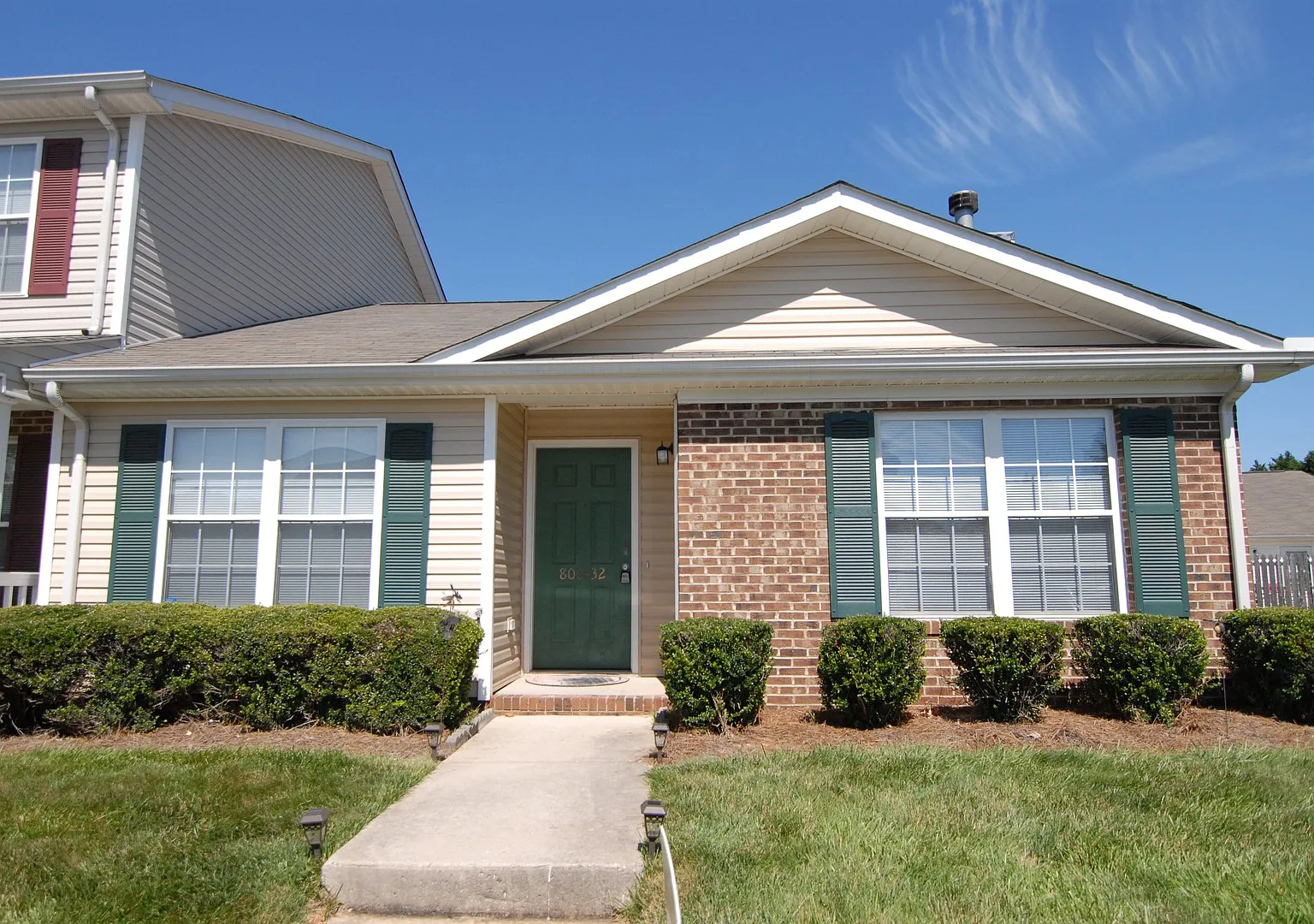 Charming 3 bedroom 2 bath Townhouse w/ fenced in yard located off Guilford College Road! — Photo 1