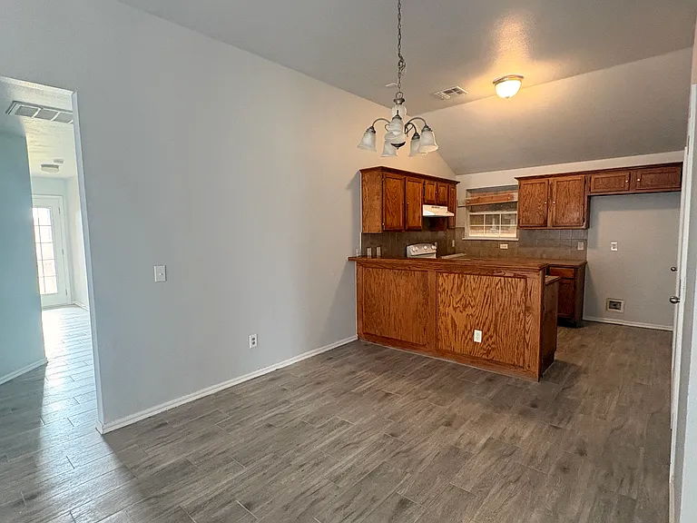 11210 Queen Anne Ave — Photo 2