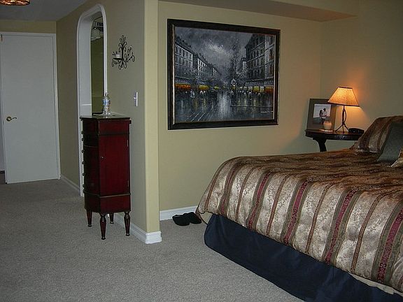New Master Suite, crown molding, arches, walk in closet, granite, dual sinks..