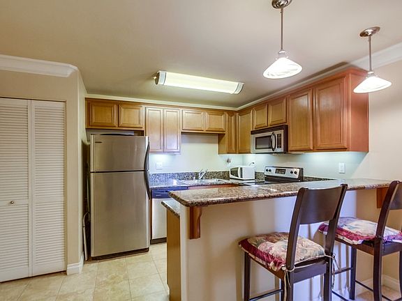 4th image of 800 N Mollison Ave Unit 1