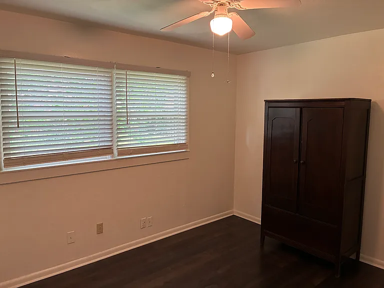 504 E Sunshine St — Photo 15