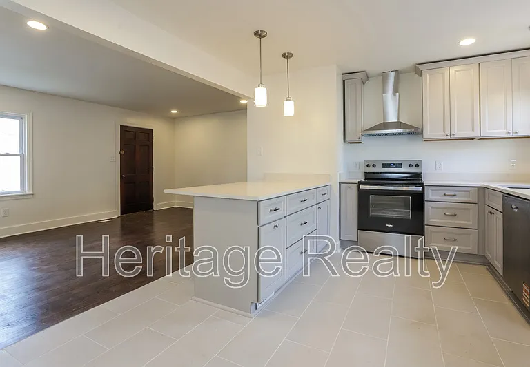 921 Shamrock Ave — Photo 3