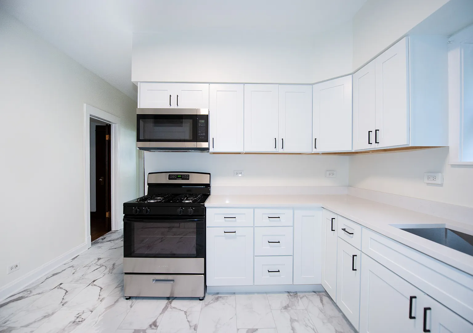 2 bed, 1100 sqft, $2,000 — Photo 2