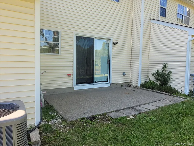 40 Brick Pond Rd — Photo 7