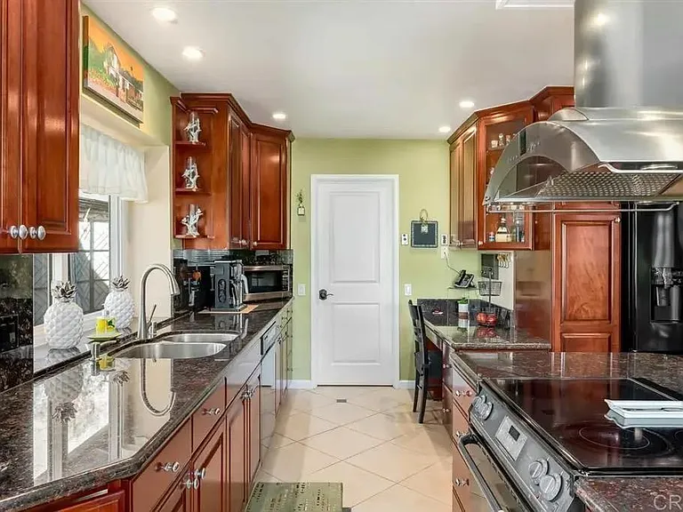 2039 Lemon Ave — Photo 21