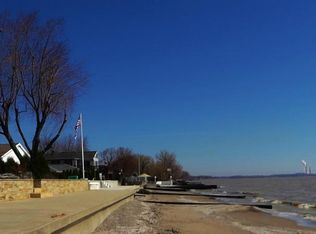 28068 Elba Dr, Grosse Ile, MI
