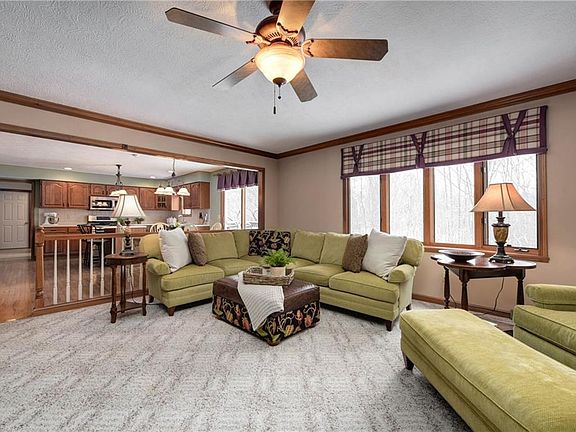 3rd image of 1523 Scenic Ln