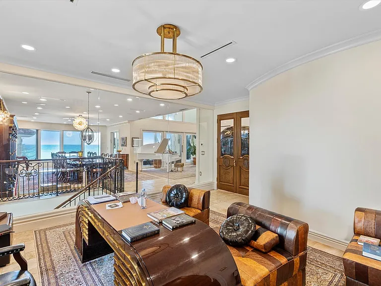 555 Ocean Blvd — Photo 14