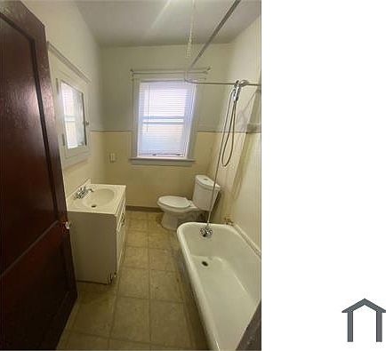 2nd image of 4234 Dewey Ave #2F