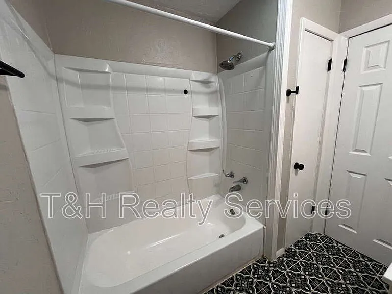 1607 Costello Dr — Photo 22