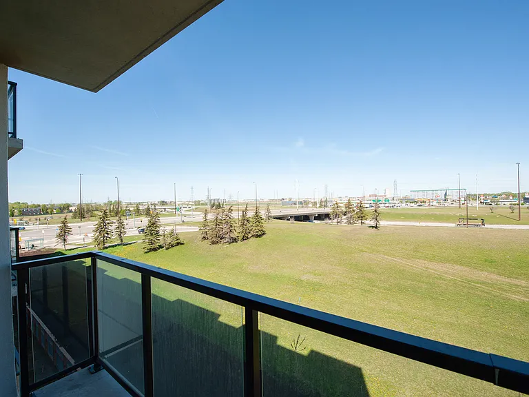 30 University Cres — Photo 77