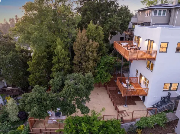1129 Wellington St, Oakland, CA 94602