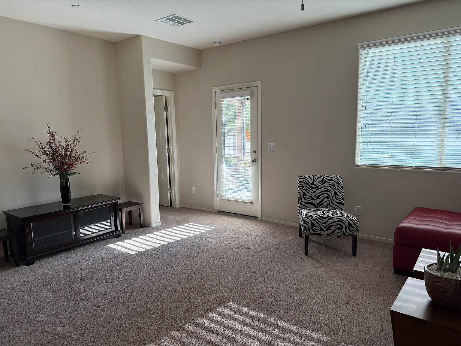 3 bed, 1484 sqft, $2,300 — Photo 1