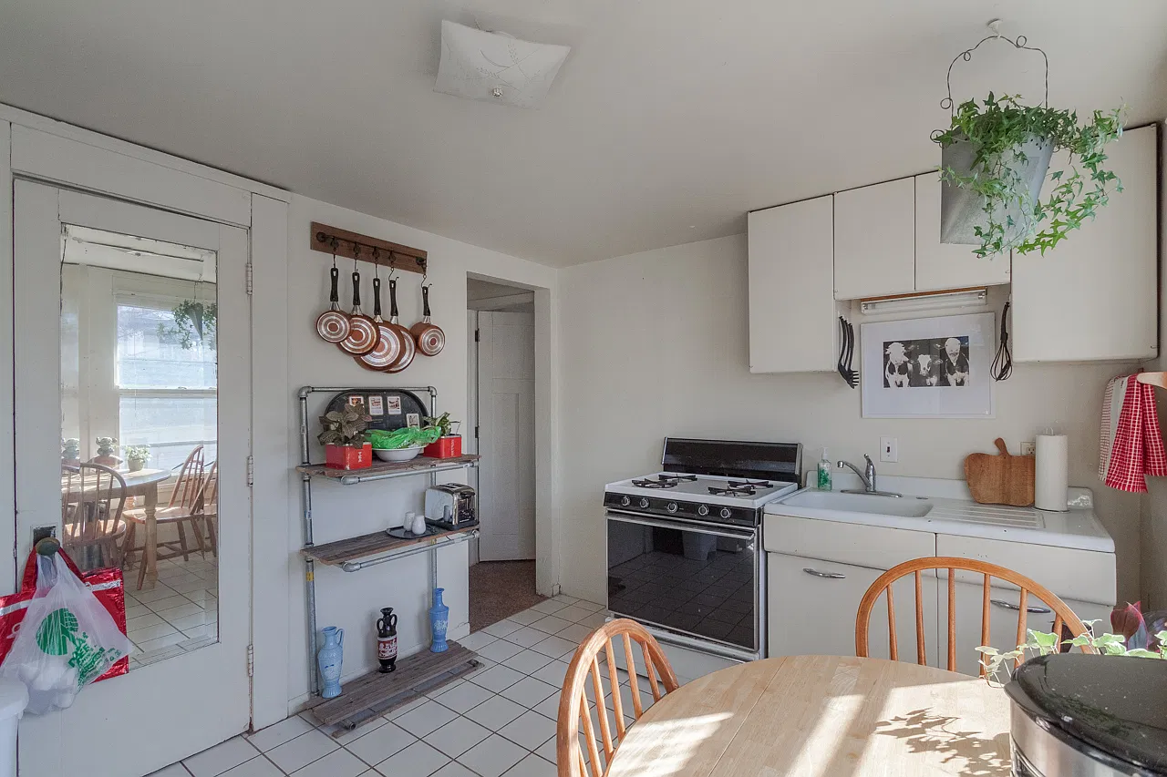 144-146 E Gorham St - 3R — Photo 2