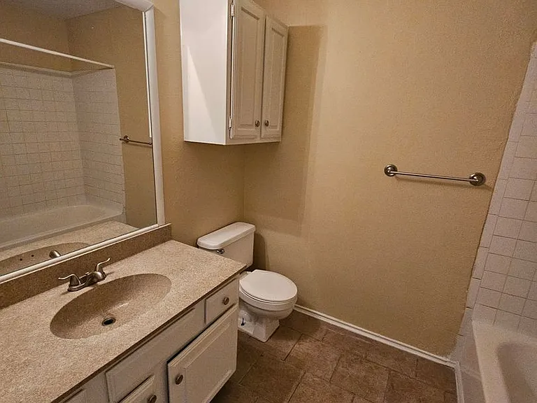 1400 Darr St #B — Photo 18