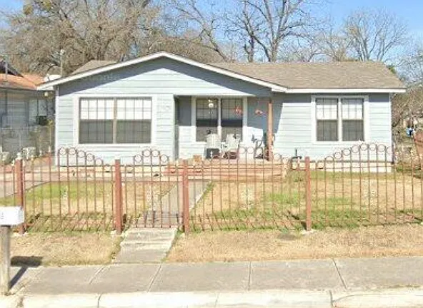 945 Kendalia Ave — Photo 1