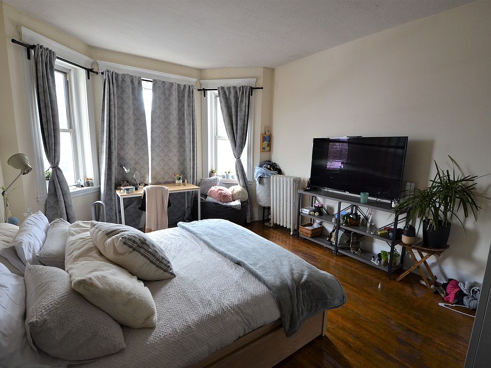 1st image of 137 Peterborough St APT 10