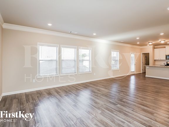 3rd image of 193 Creekside Bluff Way