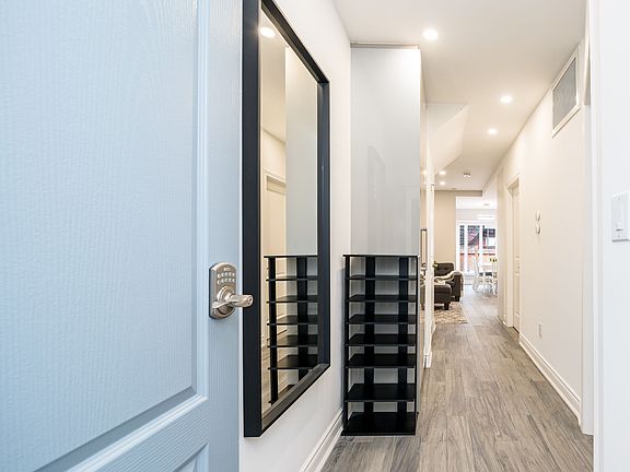 4th image of 8 Springhurst Ave