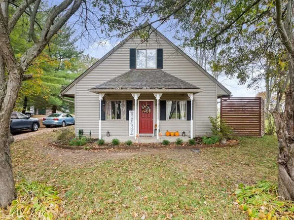 235 N 4th St, Elberfeld, IN 47613