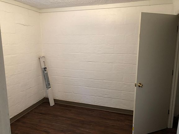 4th image of 2614 Gaston Ave #B