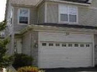 401 Vaughn Cir, Naperville, IL 60504