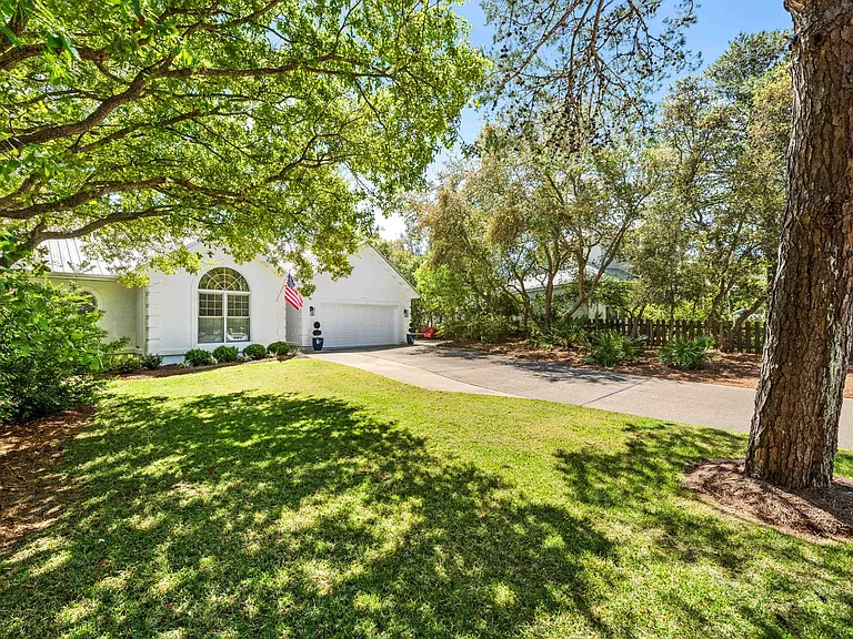 220 Seabreeze Cir — Photo 60