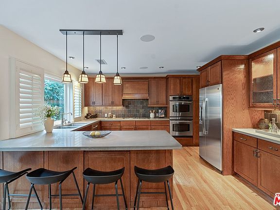 4th image of 1611 N Gardner St