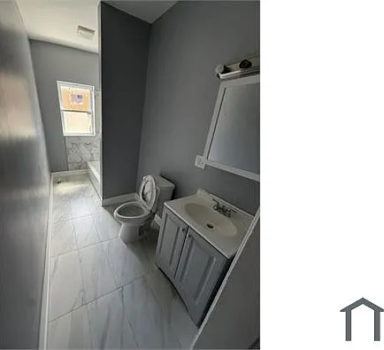 7049 S Clyde Ave #3S — Photo 1
