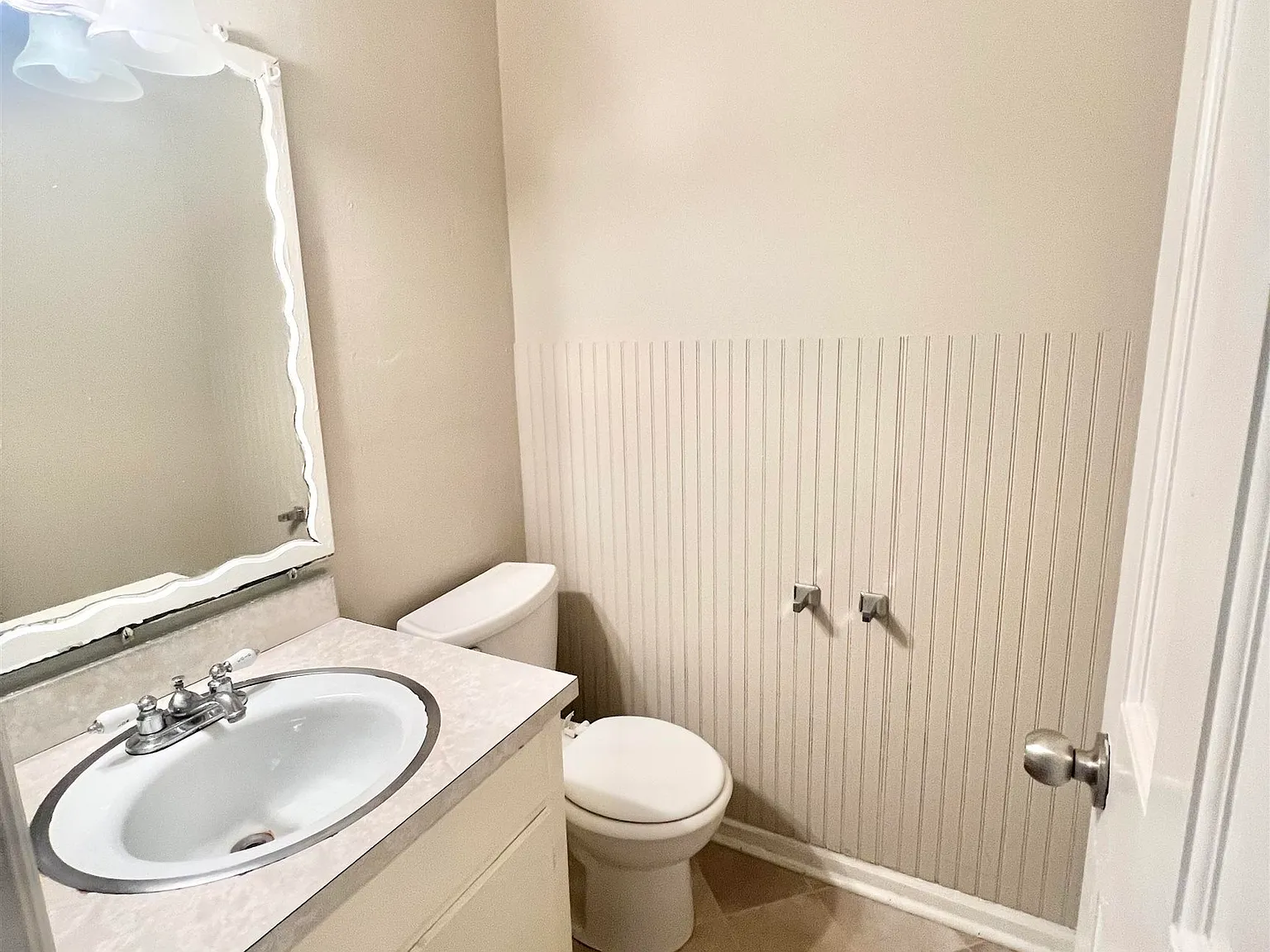 2 bed, 1.5 bath, 1300 sqft, $1,100 — Photo 3