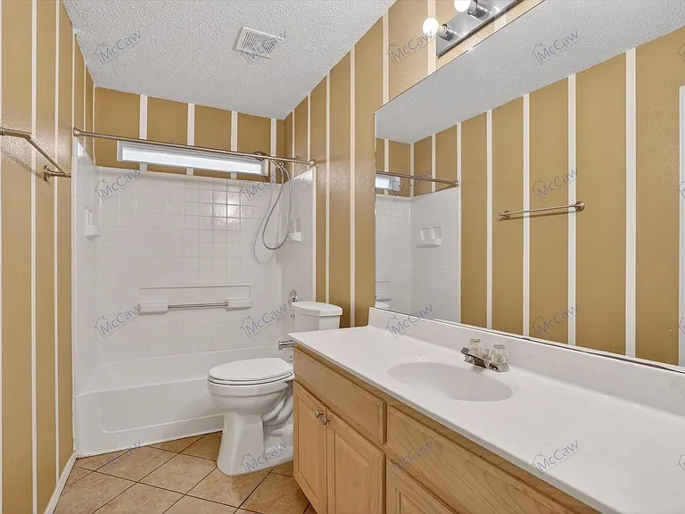 549 Dylan Ct — Photo 13