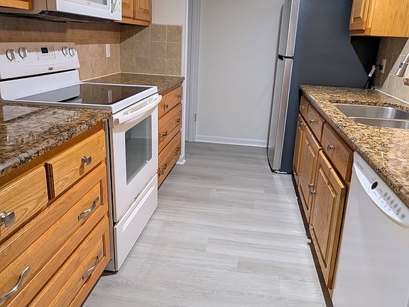 Galley kitchen style