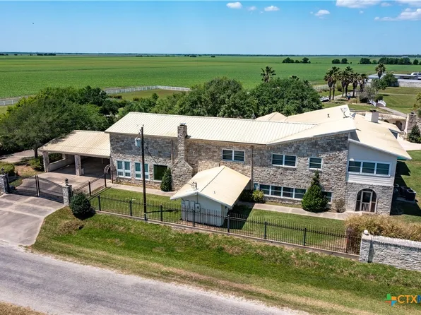 324 County Road 319, Edna, TX 77957