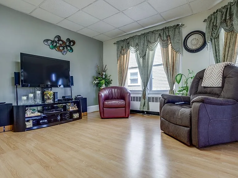 114 Beaverbrook Pkwy #2 — Photo 5