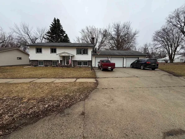 1220 14th St, Sheldon, IA 51201