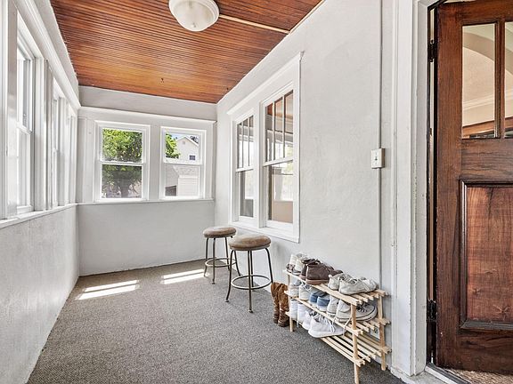 4th image of 319 Earl St