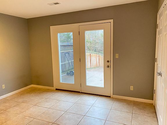 4th image of 2303 Shamrock Dr
